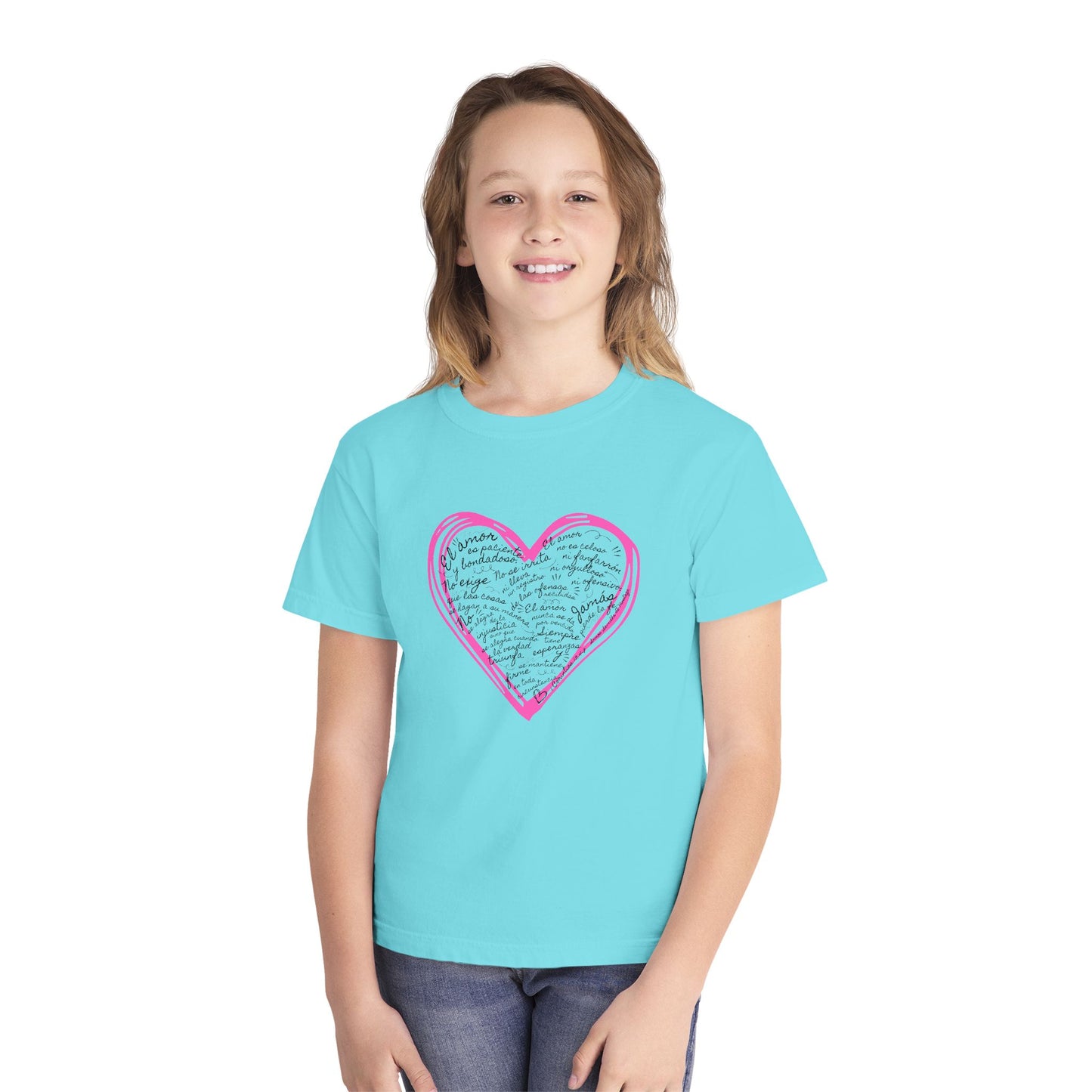 Playera Cristiana Infantil con Versículo - 1 Corintios 13:4-7 en Corazón Rosa - Christian Kids T-shirt "Love Is..."