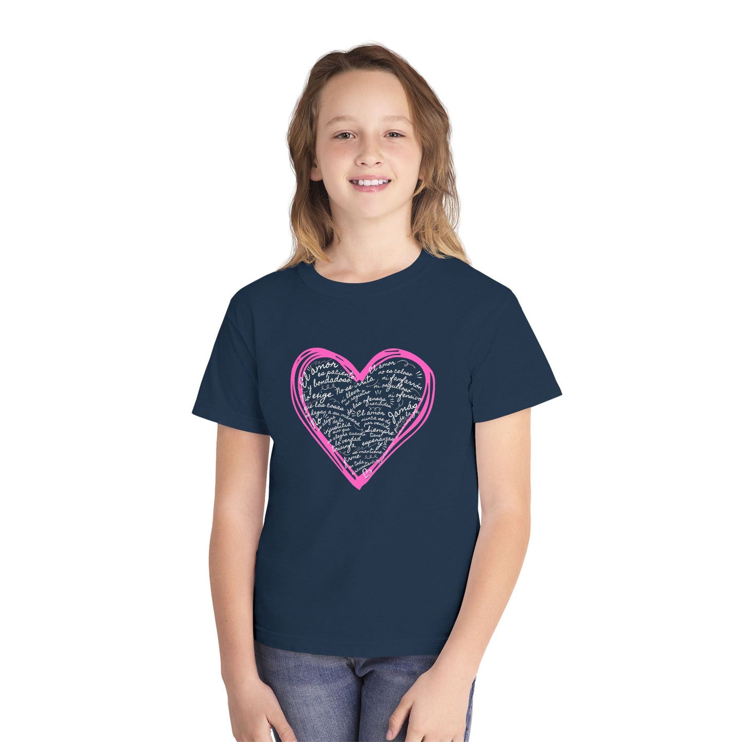 Playera Cristiana Infantil con Versículo - 1 Corintios 13:4-7 en Corazón Rosa - Christian Kids T-shirt "Love Is..."