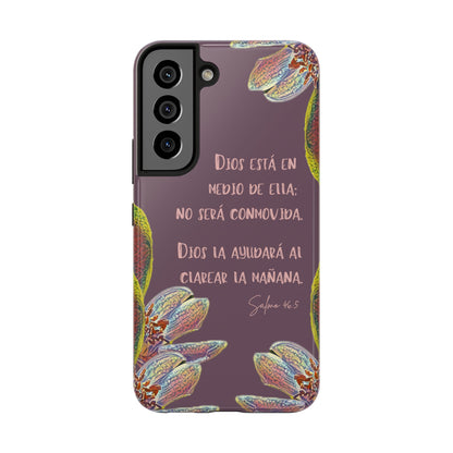 Christian floral phone case with Spanish Bible verse Salmo 46:5 on purple background