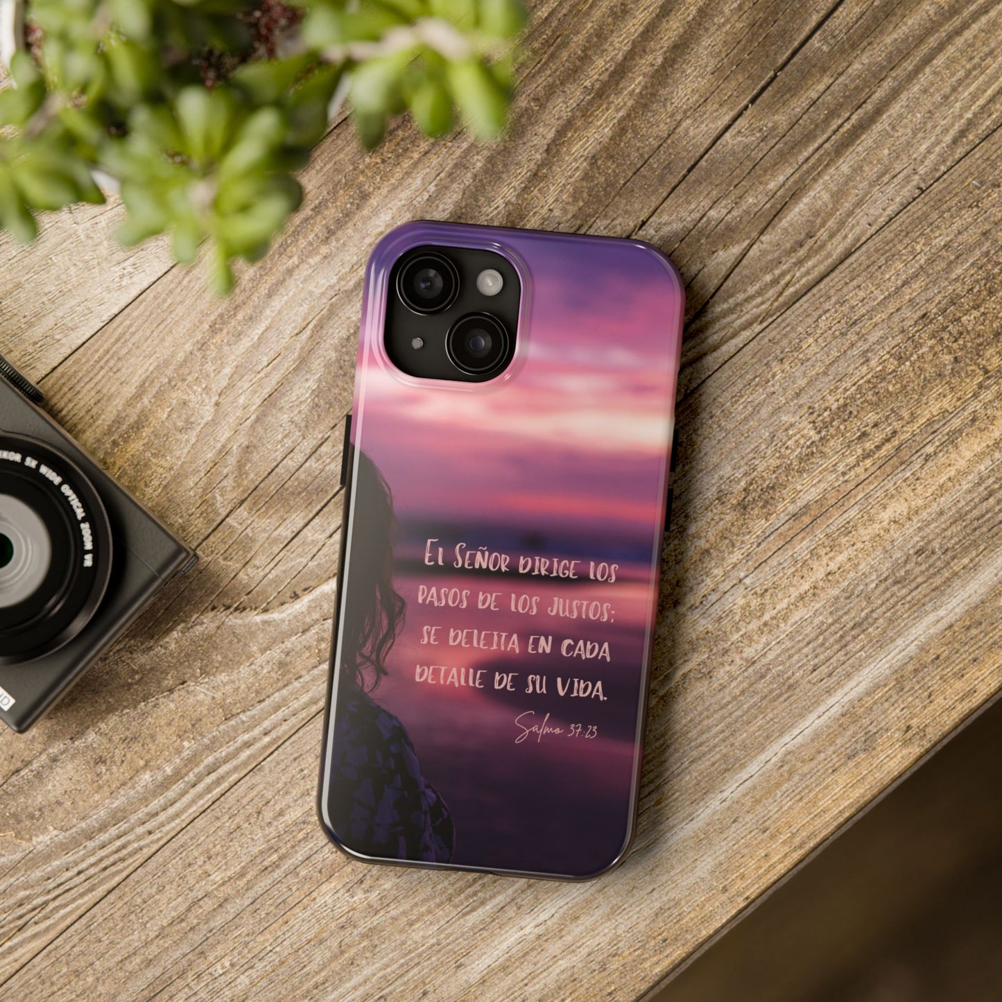 Christian phone case with Spanish Scripture design on wood desk, inspirational accessory