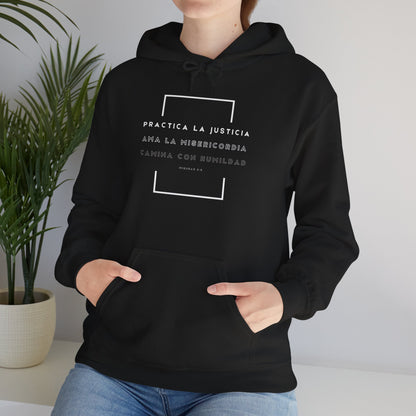 Woman wearing black Christian hoodie with Spanish faith quote and Scripture design.