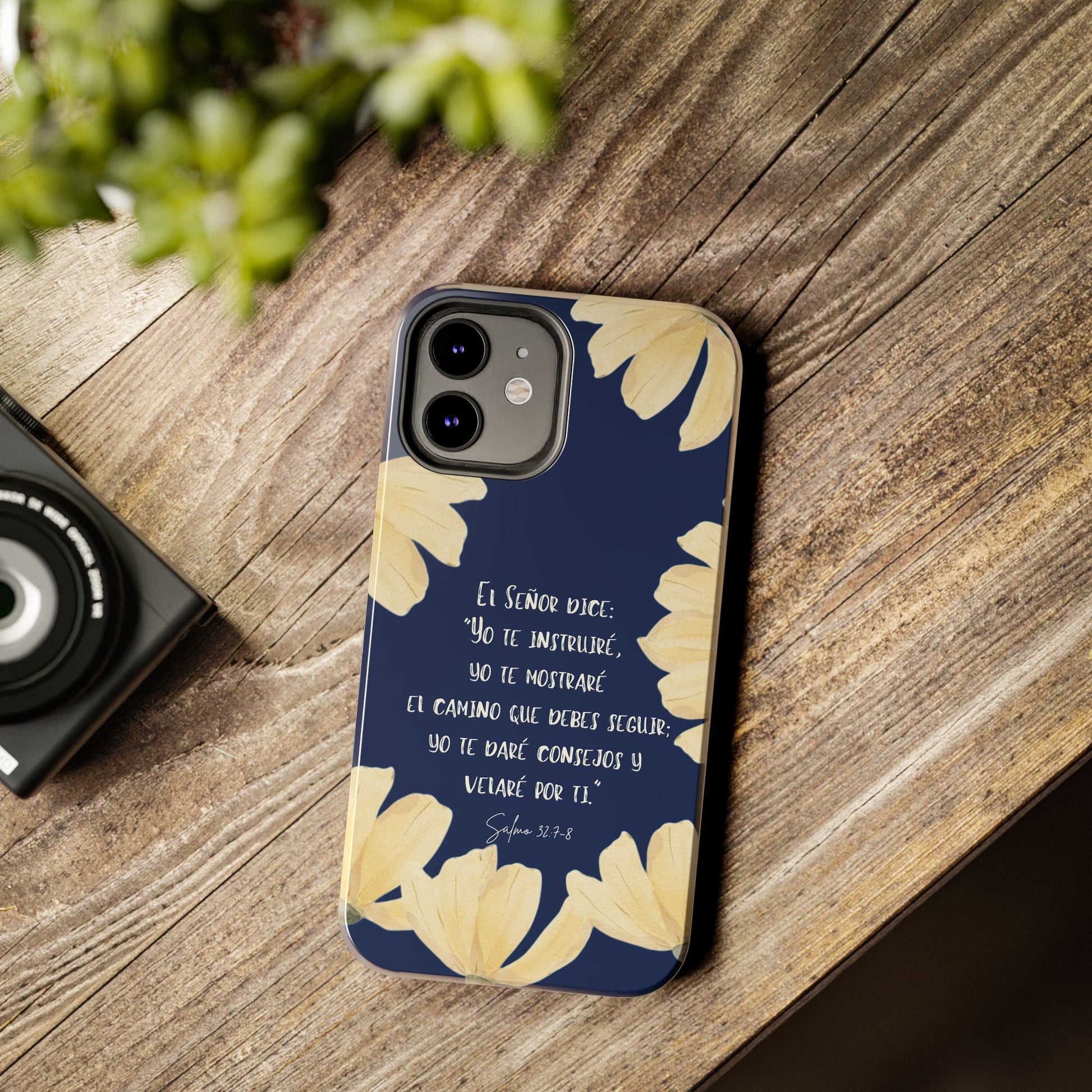 Christian phone case with yellow flowers and Spanish Bible verse on wooden table