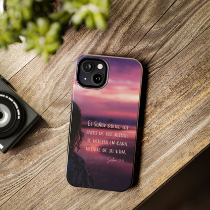 Christian phone case with Spanish Bible verse, sunset background, on wooden table