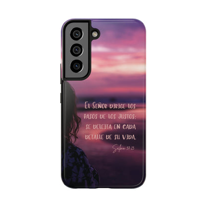 Christian phone case with Spanish Bible verse, sunset background, and silhouette design