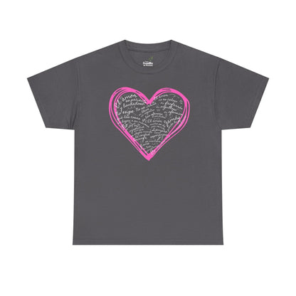 Gray Christian t-shirt with a pink heart and handwritten Spanish faith quote design