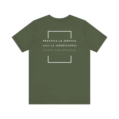 Olive green Christian t-shirt with Spanish Bible verse text design on the back.