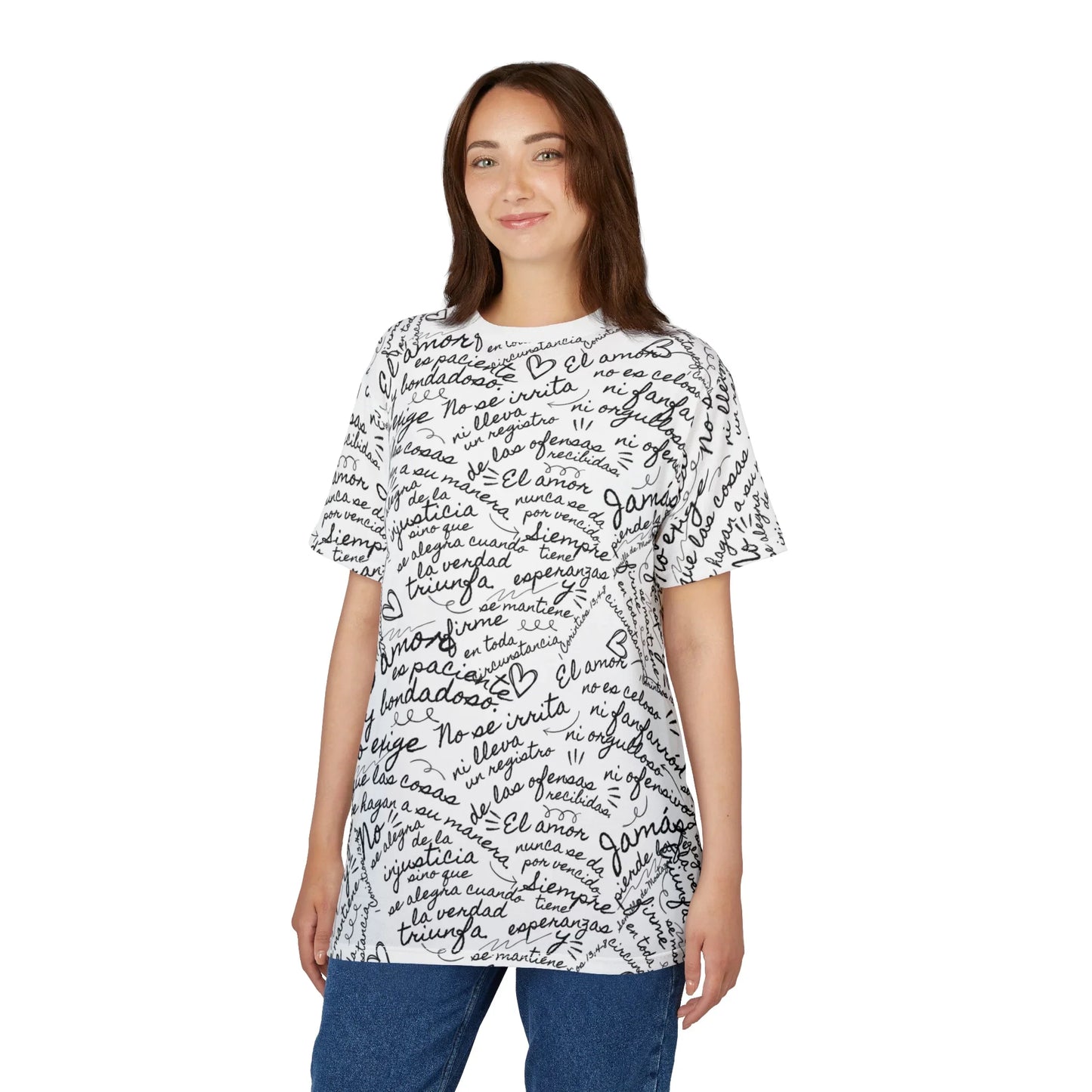 Woman wearing a white Christian graphic tee with Spanish scripture text and blue jeans