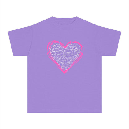 Playera Cristiana Infantil con Versículo - 1 Corintios 13:4-7 en Corazón Rosa - Christian Kids T-shirt "Love Is..."