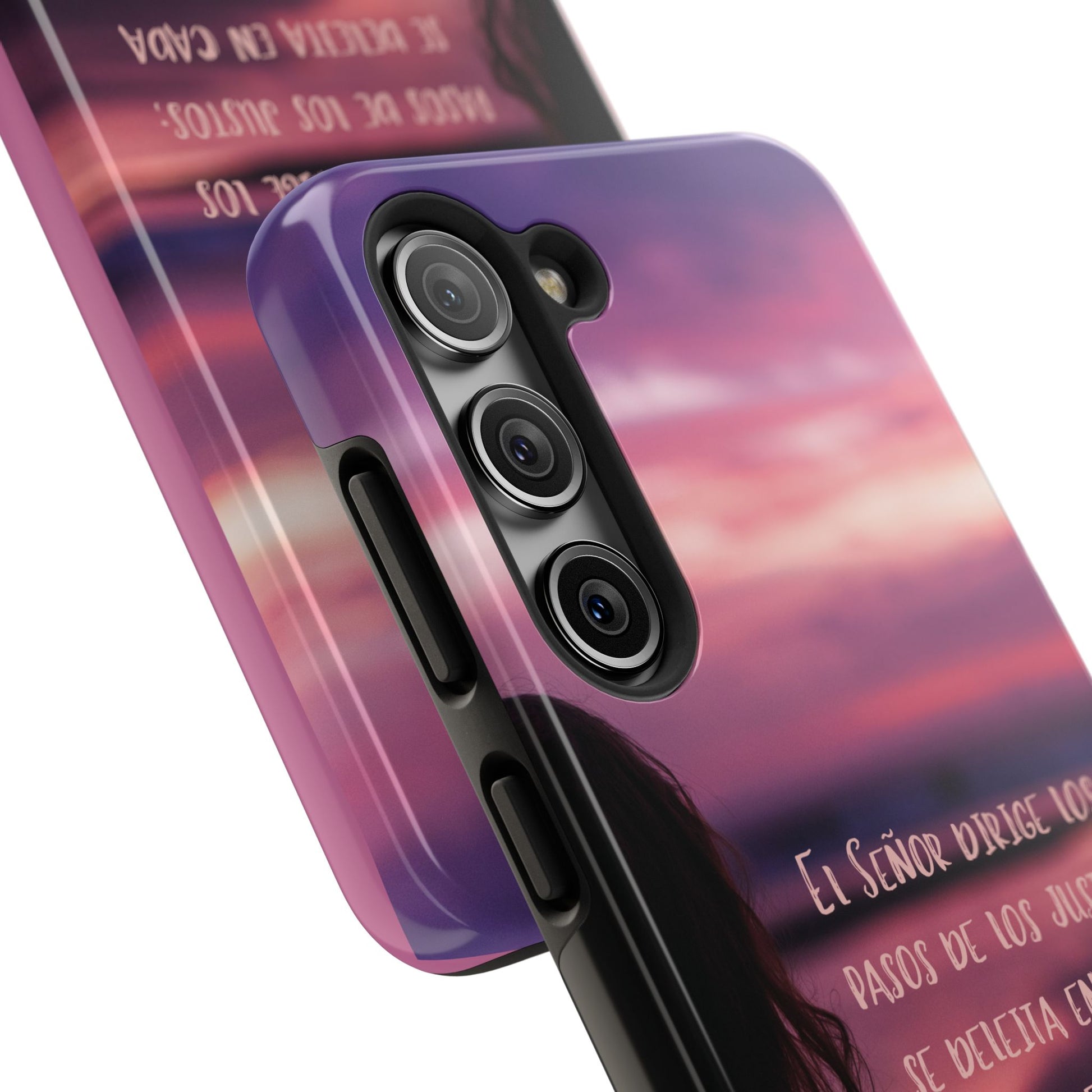Christian phone case with inspirational Spanish Bible verse and sunset design