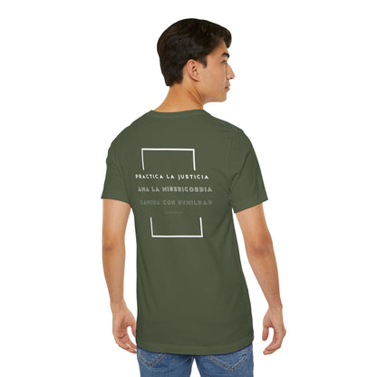 Man wearing olive green Christian t-shirt with Spanish Bible verse text on back