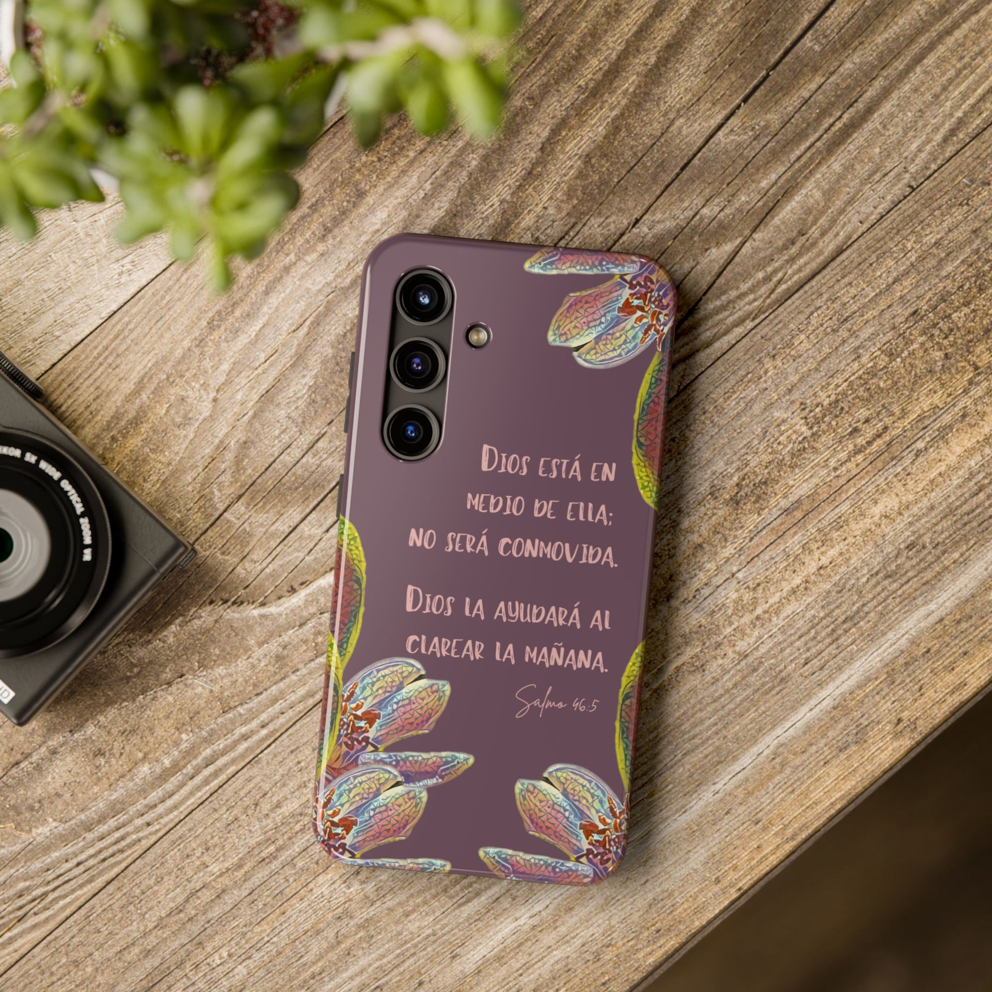 Christian phone case with Spanish scripture and floral design on wooden table