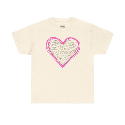 Beige Christian t-shirt with pink heart and Spanish faith-inspired handwritten text design