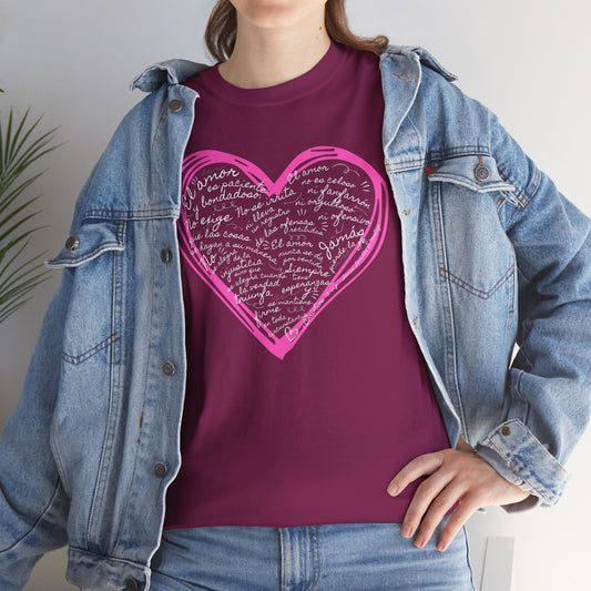 Camiseta Cristiana Unisex “Amor Bíblico” – 1 Corintios 13:4-7 | Christian T-Shirt with Hand-Drawn Heart Design