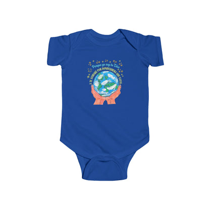 Blue Christian baby onesie with hands holding earth and bilingual Bible verse graphic.