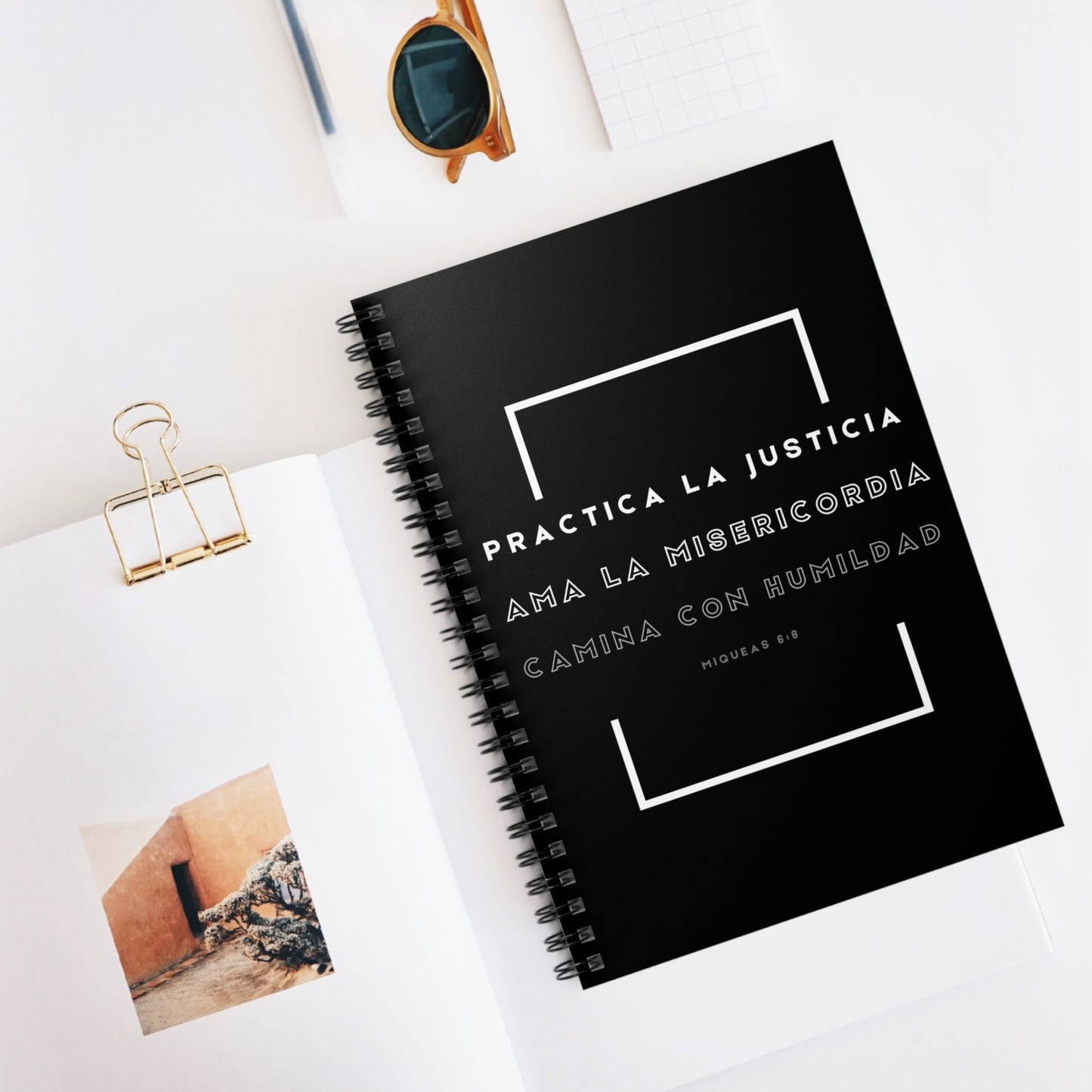 Cuaderno Cristiano con Versículo - Miqueas 6:8 - Diseño Negro con Espiral 6x8" - Christian Spiral Notebook
