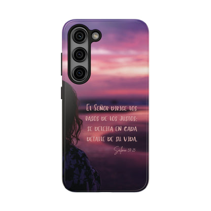 Christian phone case with Spanish Bible verse, sunset background, inspirational faith gift