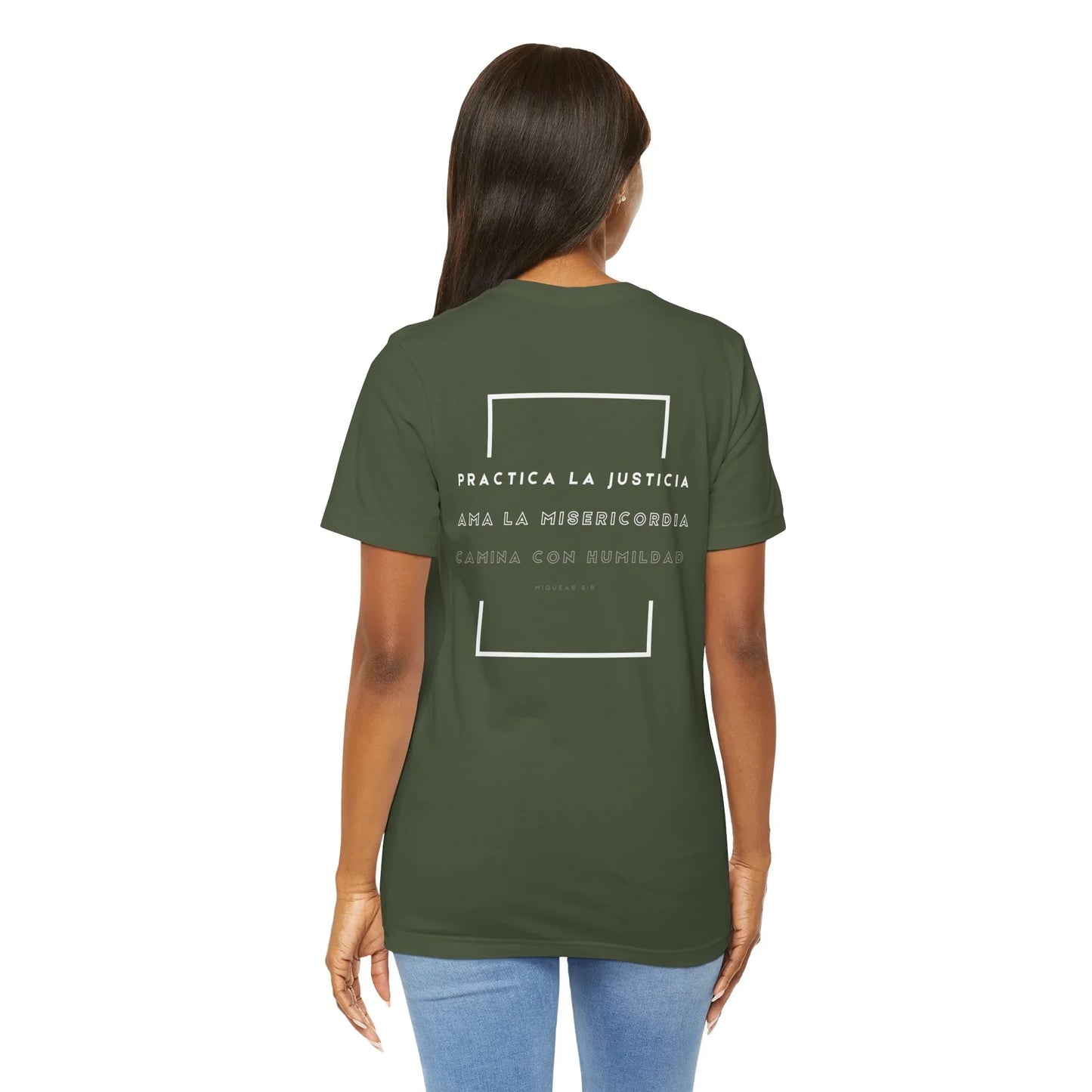 Woman in olive green Christian t-shirt with Spanish faith quote, casual style